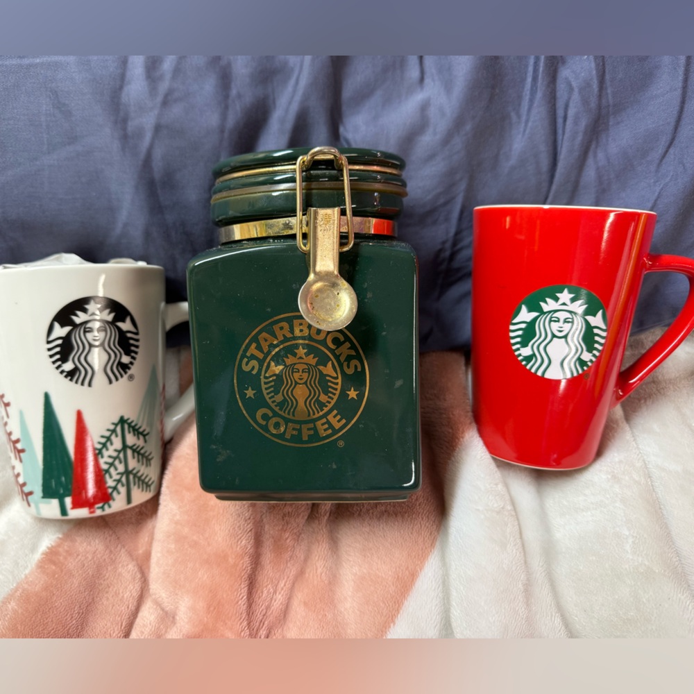 Starbucks Coffee Grounds Container With Mugs